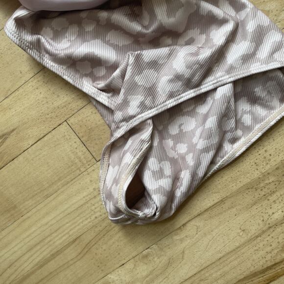 Pink Lily Boutique One Piece Womens Swim Suit leopard One Shoulder Tie‎ Sz Small - Picture 9 of 10